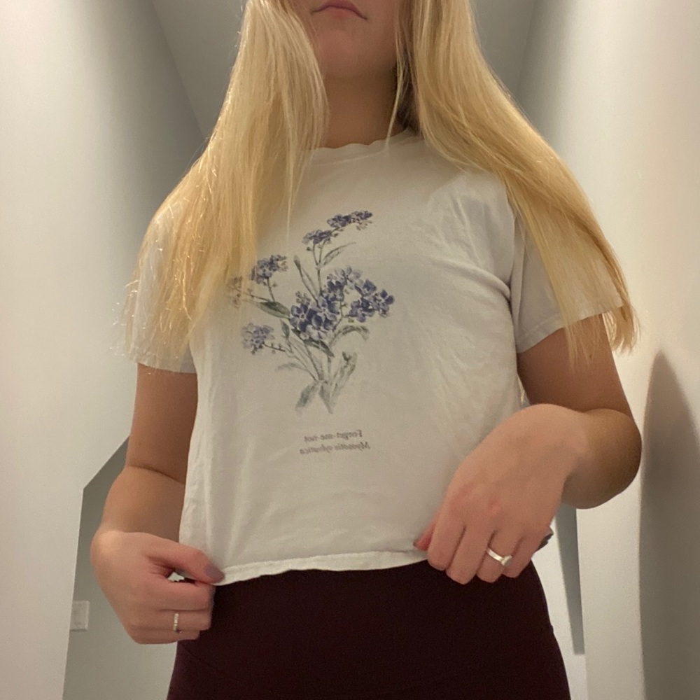 Brandy Melville Forget-Me-Not Tee